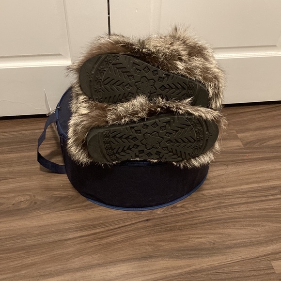 Genuine super plush custom made silver Fox Fur boots including furrier bag - Picture 3 of 7